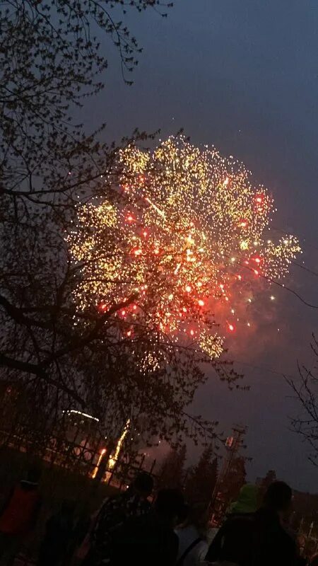 Челябинск грязный город. Причина смога над ставрополем. Фейерверк новосибирск 9 мая. Новосибирск с огоньком. Валуйки обстреляли.