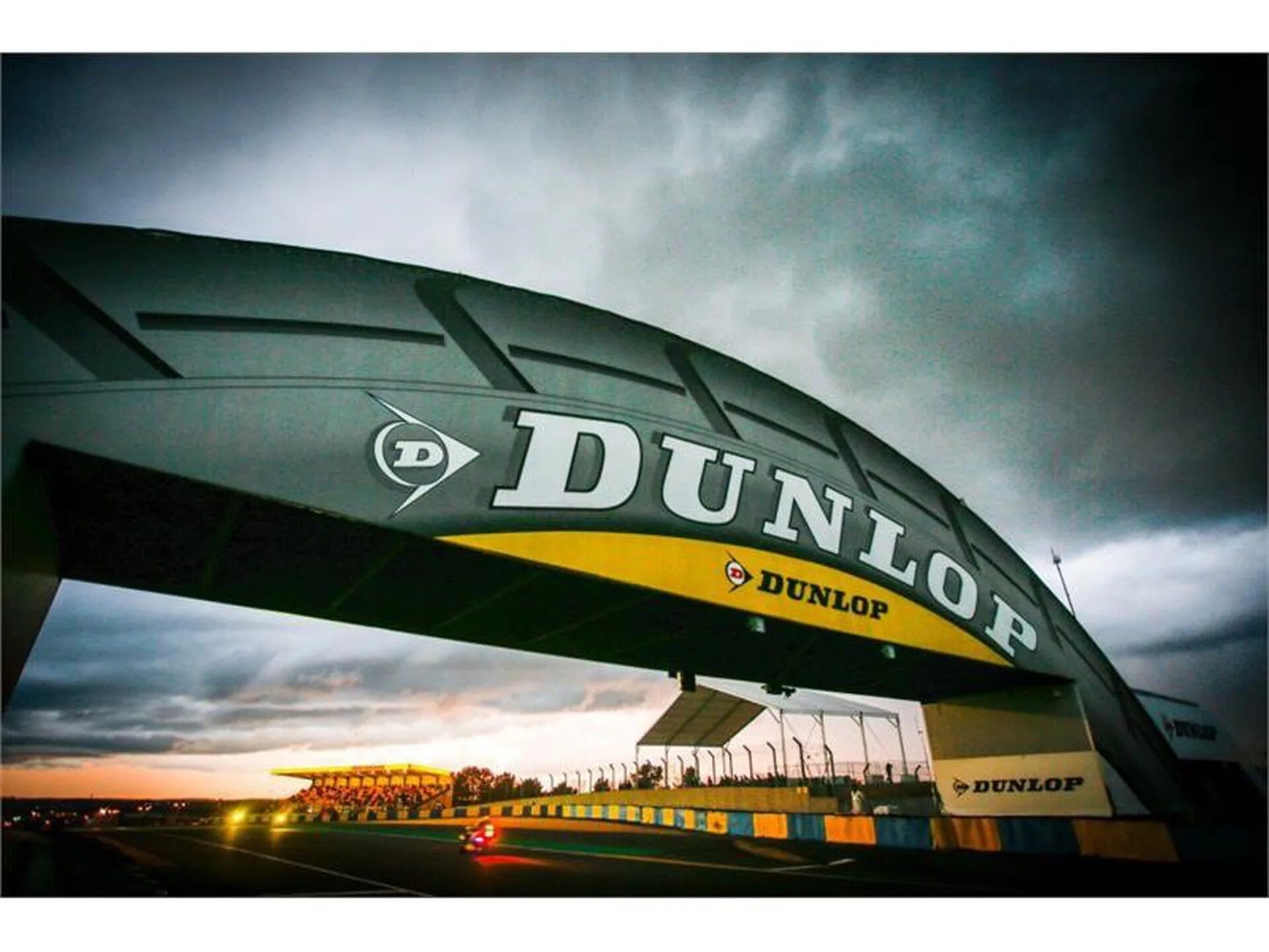 Арка Dunlop Ле ман. Dunlop Daytona. Реклама шин Dunlop. История фирмы Dunlop. H track
