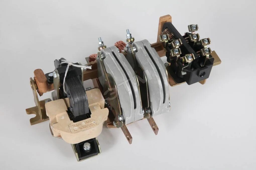 Контактор кт 6063 чэаз. Контактор линейный кт6023. Контактор кт-6022 160а. Блок-контакты на контактор ккт. Контактор кт-6023 380в.