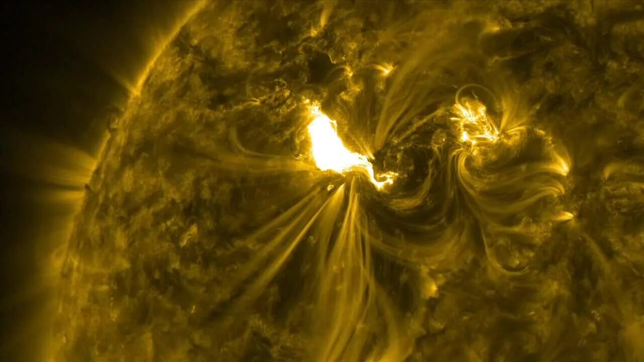 Вспышки на солнце сегодня в реальном времени. Солнечные вспышки. Вспышка солнца картины. Вспышки на солнце сегодняшний день. Крылья солнечной вспышки.