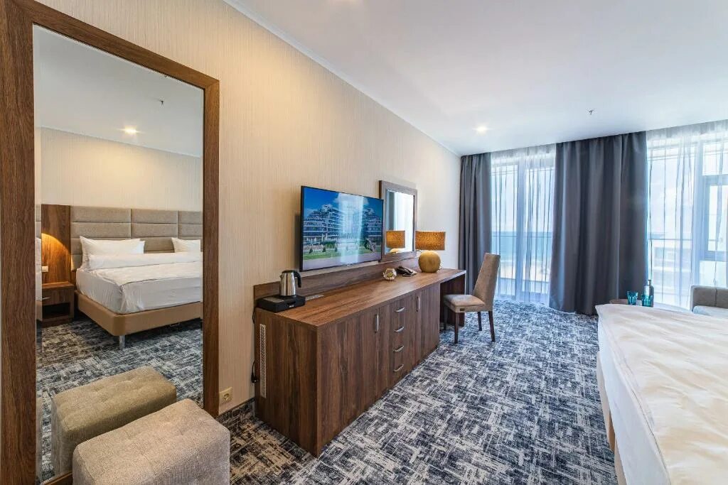 Анапа grand hotel anapa. Ателика гранд меридиан витязево. Море лето анапа пионерский проспект. Апл инсайд в анапе. Inside анапа.