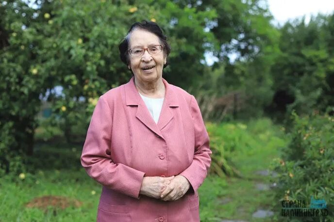 В 70 лет где можно. В 70 лет где можно. Пожилая женщина 80 лет. Человек 70 лет. В 70 лет где можно.