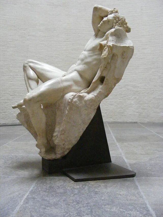 Флейта пана скульптура. Сатира памятник. Спящий сатир скульптура. Фавн статуя. Сатира памятник.