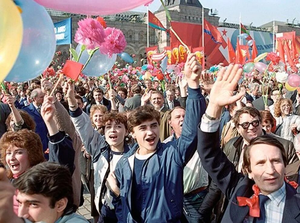 Жак дюпакье француз. Люди из бывшего советского союза. Советская женщина в очереди. Советские люди радуются. Автоматы с газировкой ссср 70-е.