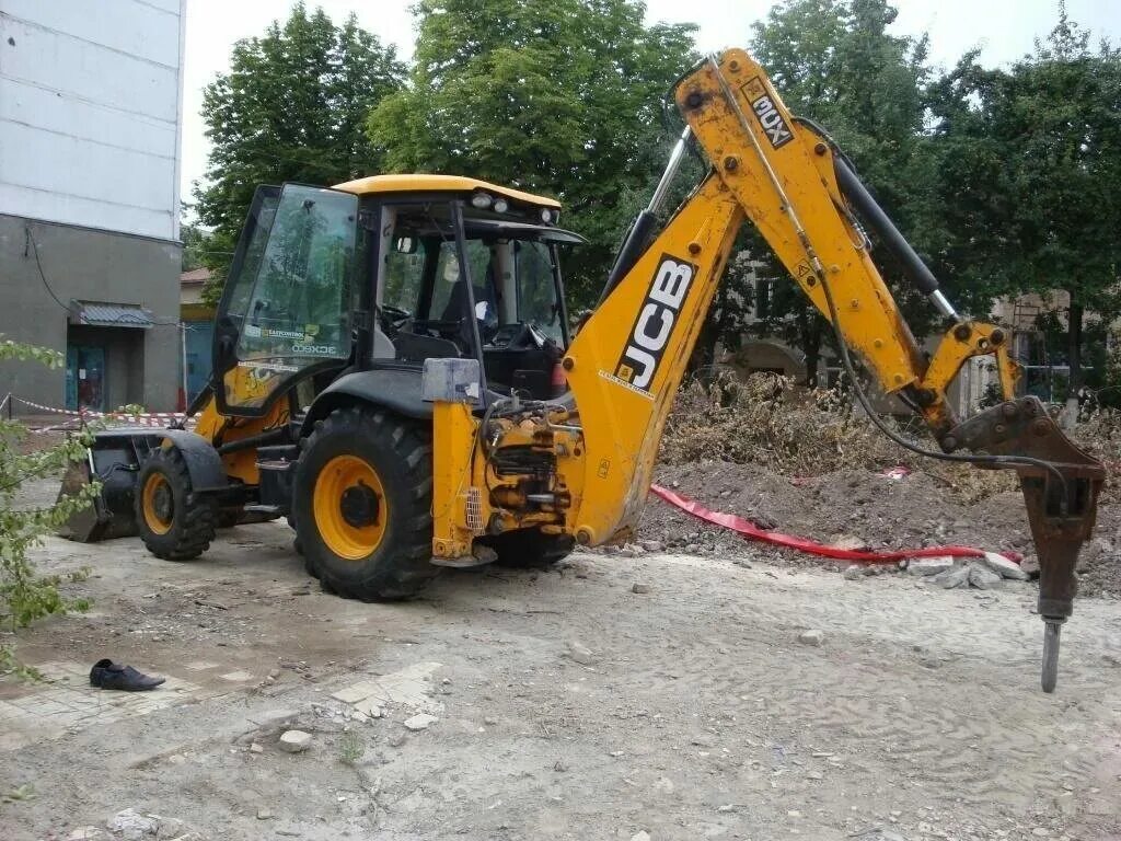 Гидромолот для JCB 4cx. JCB 3cx с гидромолотом. Гидромолот на JCB 3cx. JCB 4cx с гидромолотом. Экскаватор погрузчик снять