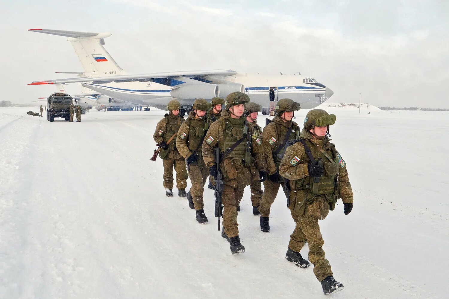 Военная операция газета. Военная форма. Военная форма Северной Кореи зимняя. Форма армии России. Форма специальной военной операции.