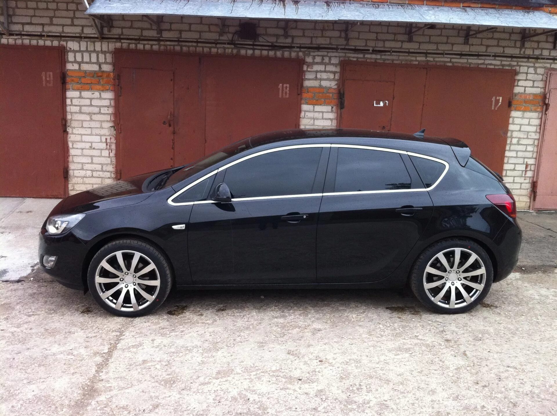 Продам диски r19 - Opel Astra H, 1,6 л, 2009 года колёсные диски DRIVE2