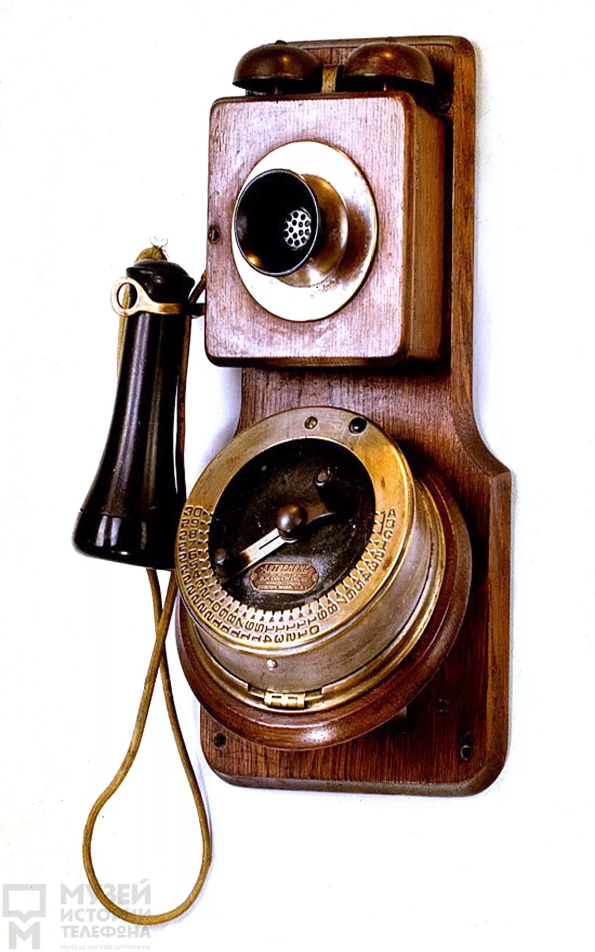 История старого телефона. Телефон в 1877 году Bell telephone. Телефонный аппарат Бойля 1896. Старинный телефонный аппарат.