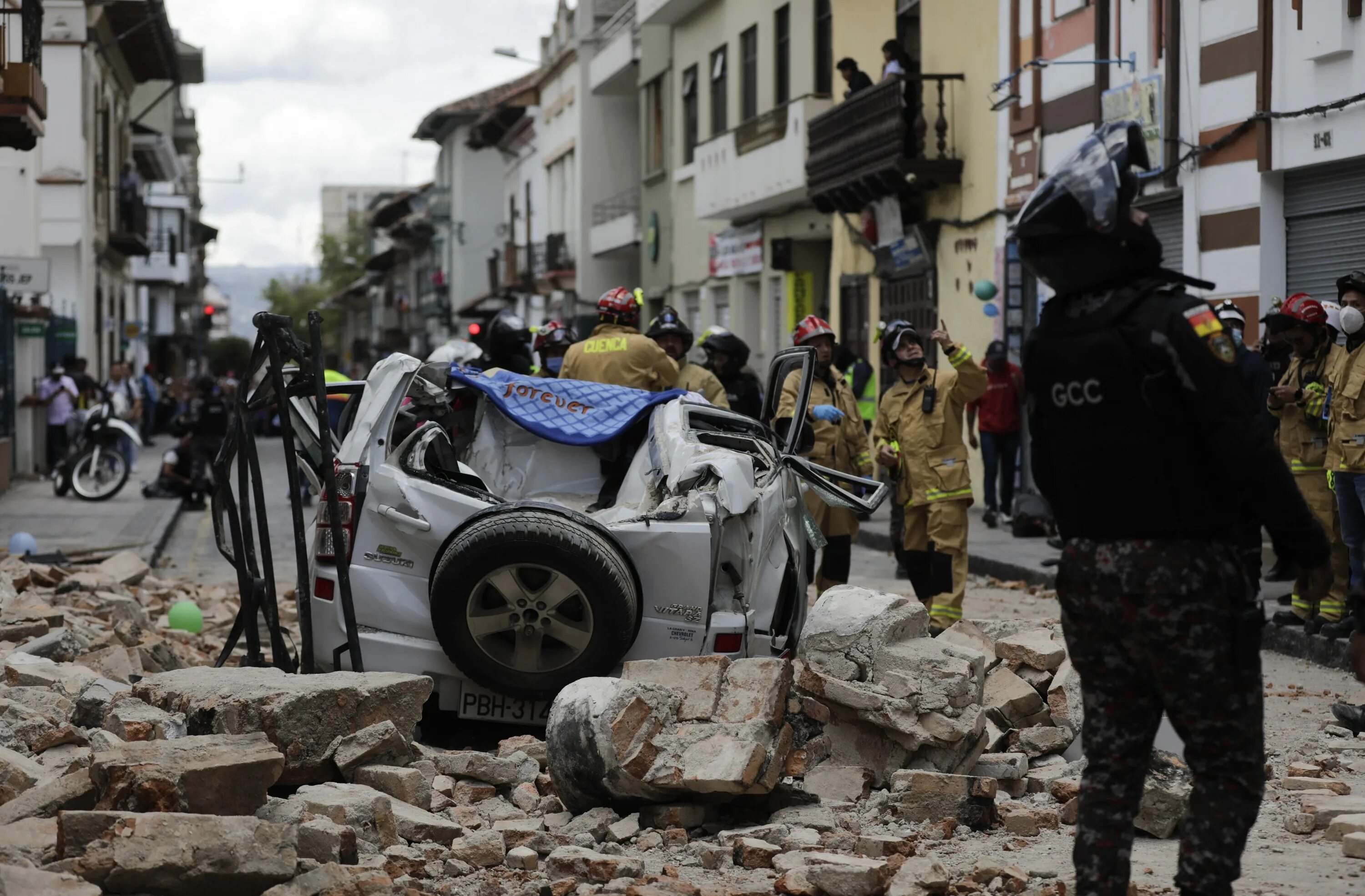 Сильнейшие землетрясения в америке. Землетрясение. Землетрясение в Эквадоре. Землетрясение фото. Магнитуда землетрясения.
