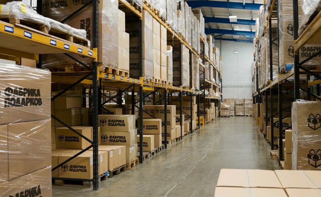 Грузчик на склад. Дальнейшие отгрузки. Стеллажи stellmart. Forklift warehouse. Контейнеровоз трак.