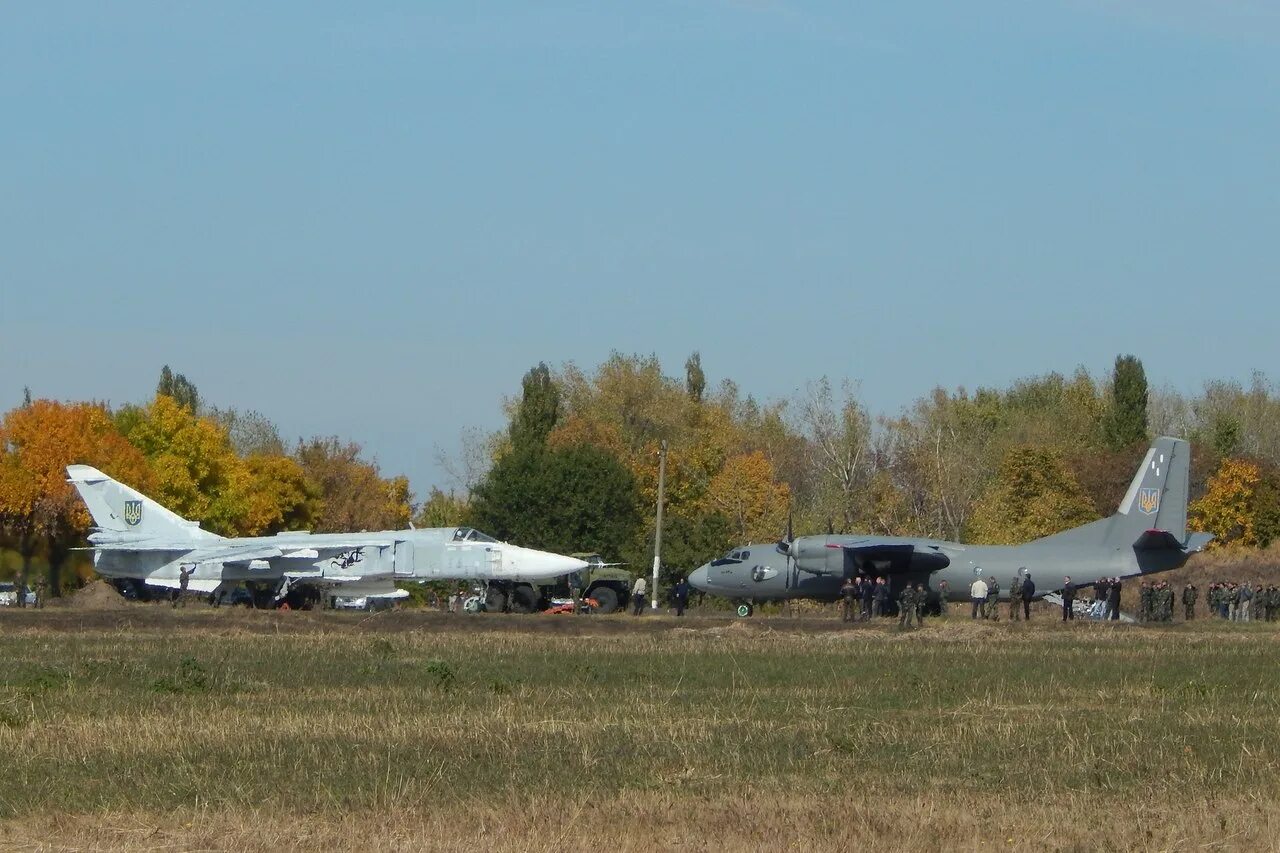 Мартыновский аэродром николаев. Военный аэродром Канатово. Аэродром Канатово Украина. Аэродром Канатово в Кировоградской области. Военный аэродром Кировоград.