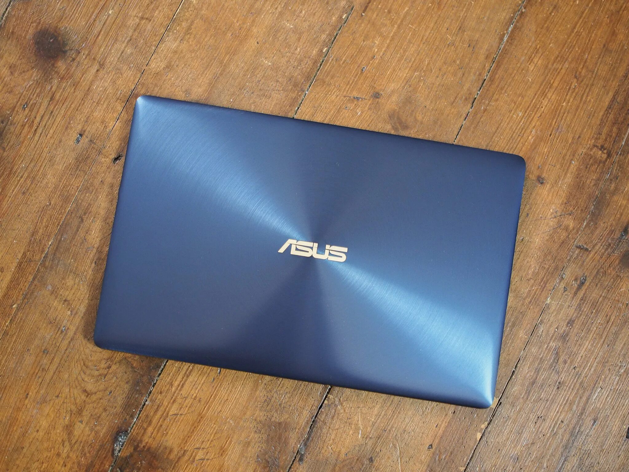 ASUS ZENBOOK 3. Ноутбук ASUS ZENBOOK голубой металлик. Подставка для ноутбука асус зенбук 14. Корпус ноутбука ASUS ZENBOOK синий.