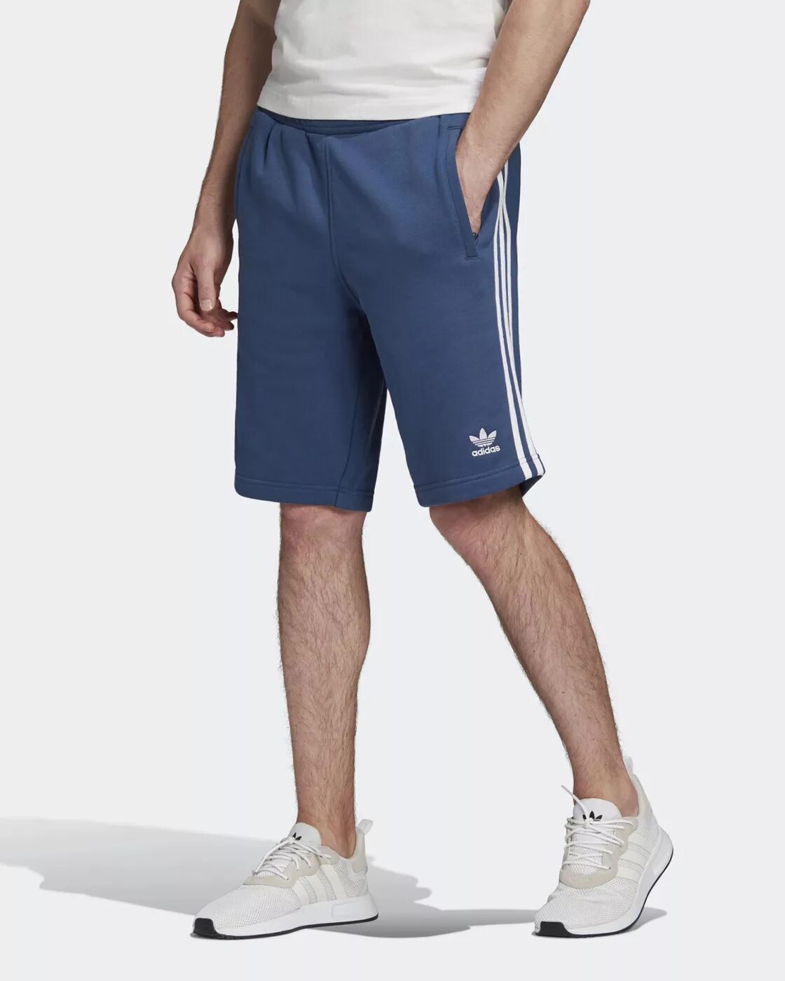 Adidas short. Шорты адидас с 3 полосками. Шорты адидас essentials. Шорты адидас 3 stripes. Шорты адидас ориджинал мужские.