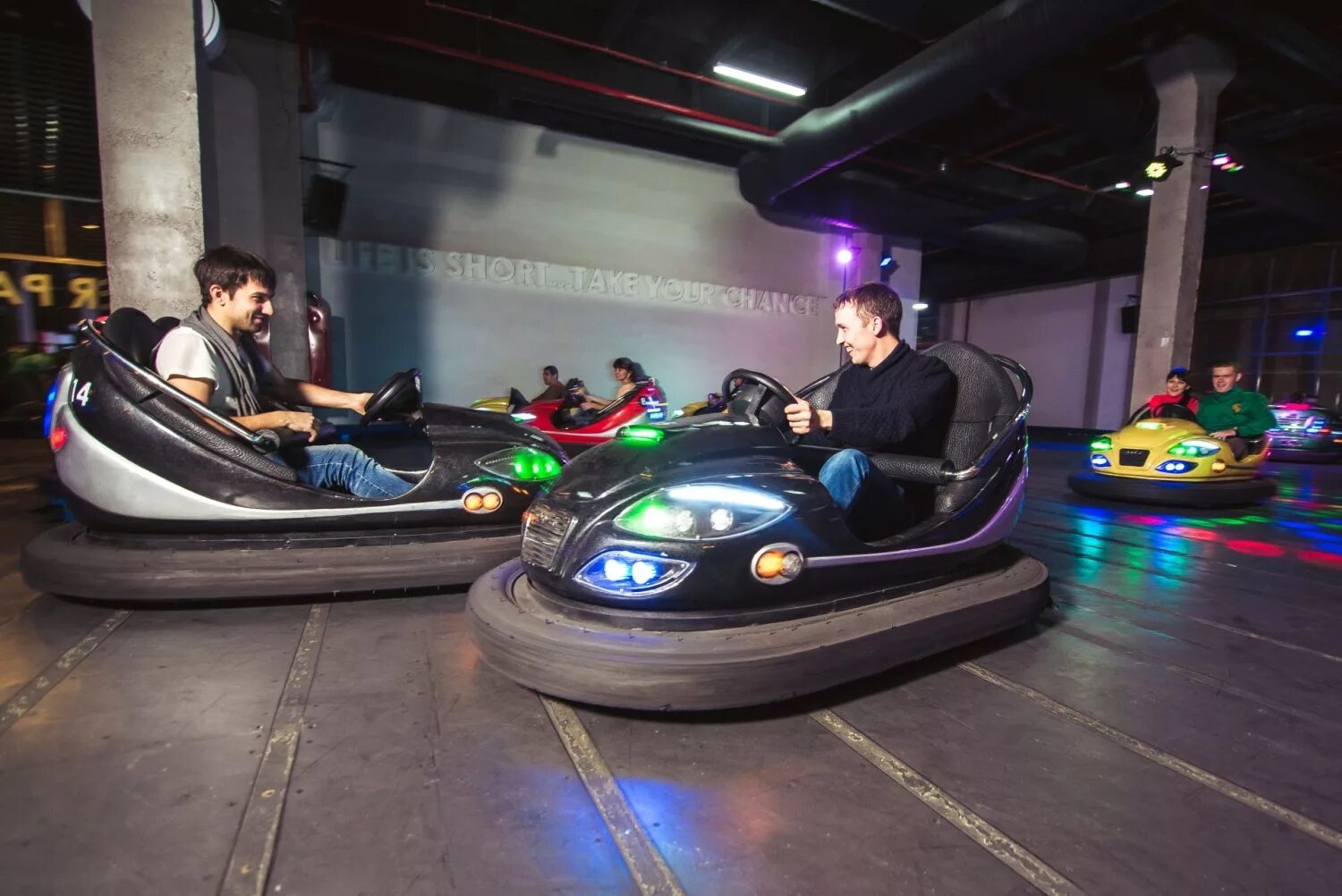 Фан 24 казань. Казань мазита гафури 46 fun 24. Фан фан казань. Развлекательный центр в казани фан 24. Крытый парк аттракционов fun24 казань.