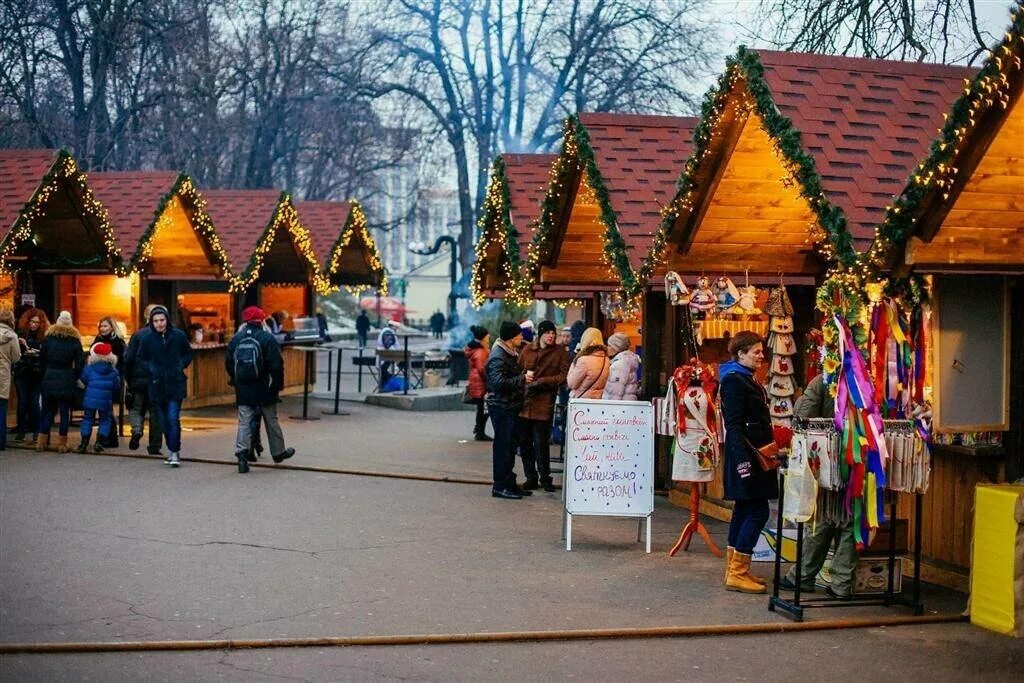 ярмарочный. ярмарочный. рождественская ярмарка на красной площади. павильон для ярмарки. ярмарочный.