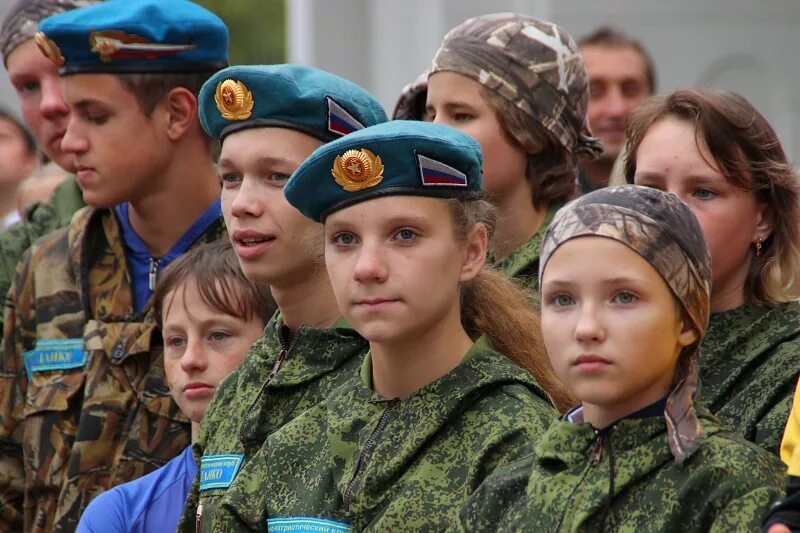 Молодежные службы. Школьники в военной форме. Подростки Патриоты России. Дети Патриоты России. Патриотические фотографии.