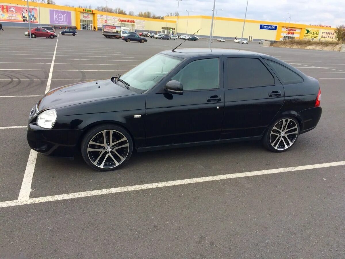 Приора хэтчбек черная r16. Диски на черную приору хэтчбек. Лада приора р17. Диски на черную приору хэтчбек. Приора хэтчбек r15.