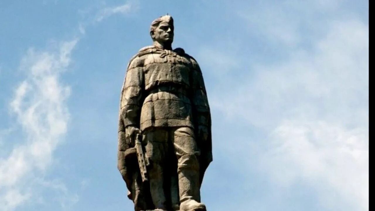 памятник алёше в болгарии. алеша памятник советскому солдату освободителю. памятник советскому солдату в болгарии. памятник в болгарии русскому солдату алеше. пловдив болгария памятник алеше.