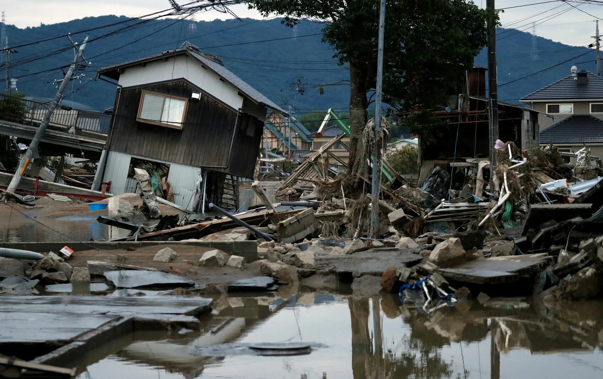 Flood natural disaster. Наводнение в Японии 2001. Стихийные бедствия. Последствия наводнений. Стихийные бедствия наводнение.