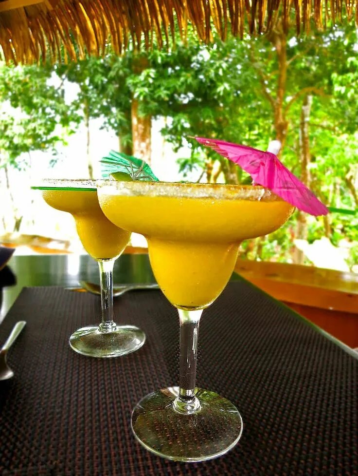 Passion fruit martini. Коста Рика фрукты. Национальный австралийский напиток. Национальный напиток Венесуэлы. Напитки в Коста Рике.