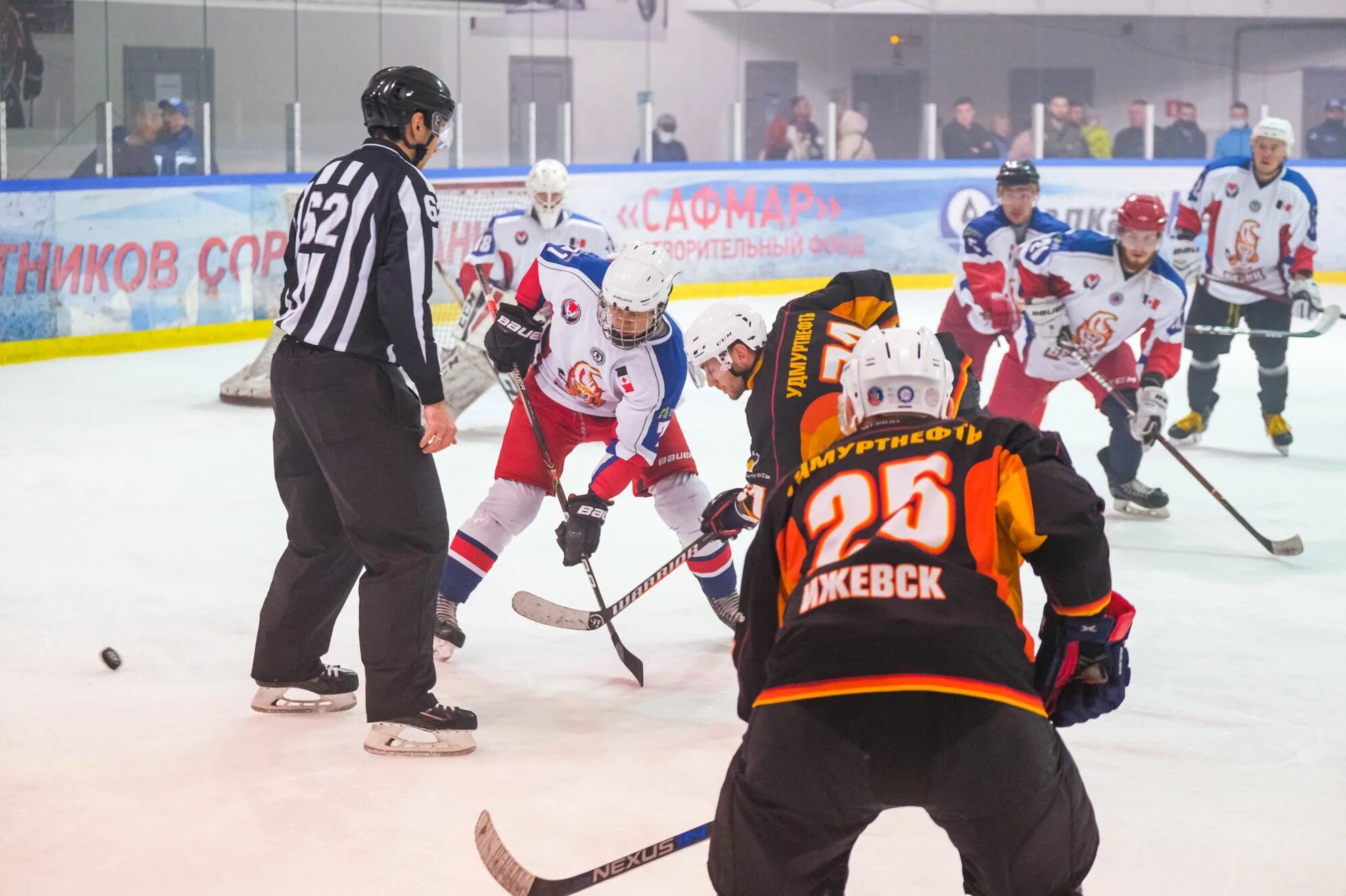 Нефтяники удмуртии. Белкамнефть ижевск хохряки. Нефтяники удмуртии. Нгду-2 белкамнефть им. Нефтяники удмуртии.