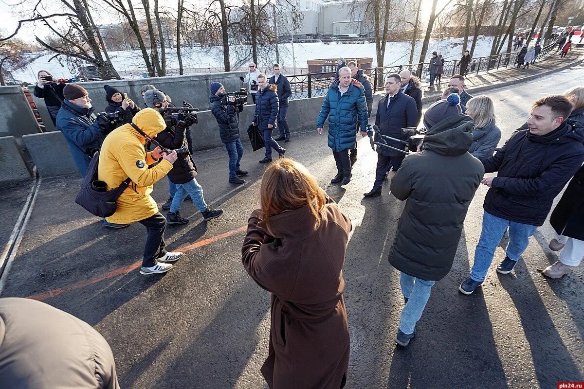 Открытие моста Псков. Троицкий мост открытие. Открытие Троицкого моста в Пскове. Открытие Троицкий мост Псков.