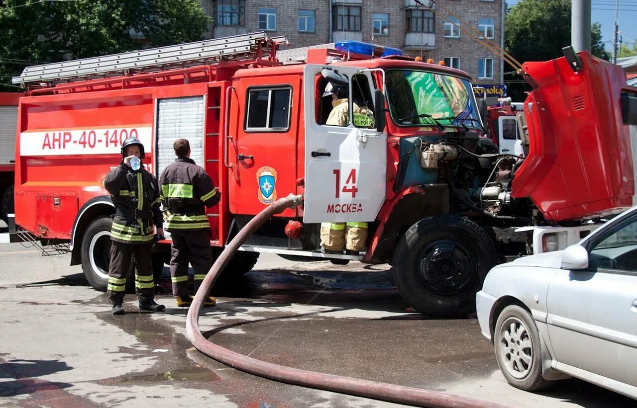 То пожарных автомобилей проводится. Пожарный насосно-рукавный автомобиль АНР-40-1400. Пожарный автомобиль насосно-рукавный (АНР). АНР пожарный автомобиль насосно-рукавный ЗИЛ. АНР-40-1400.