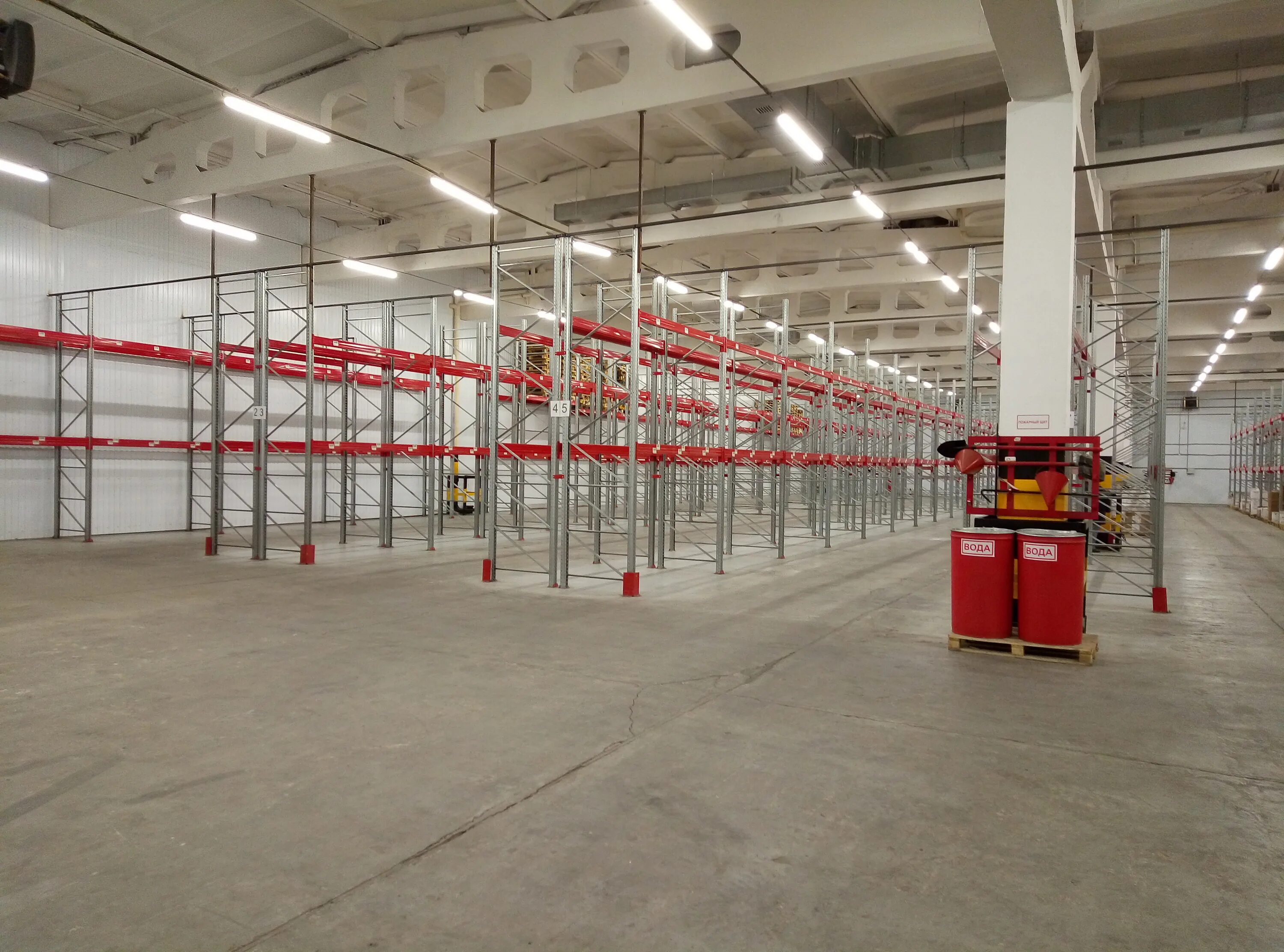 сдам производственное помещение. производственное помещение 100м2. архангельск дежневцев ул 34. дежневцев, 34. склады архангельск работа.