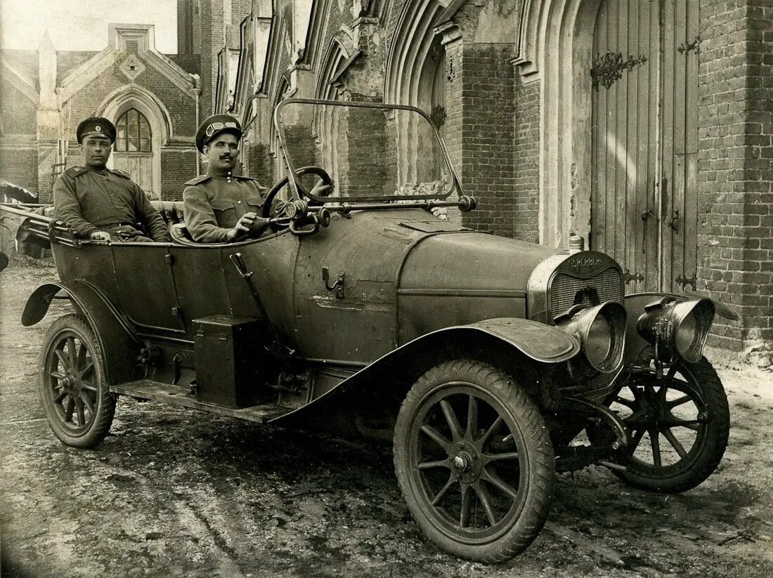 Включи век машин. Автомобили 1915 года завода «Руссо-Балт". Руссо Балт Николая 2. Грузовик Руссо Балт 1913. Руссо-Балт с24/30», 1910г..