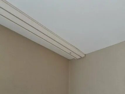 Установка потолочного карниза на натяжной потолок