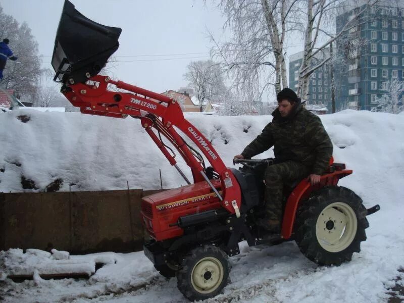 Минитрактор в красноярске с навесным оборудованием. Solis 26 минитрактор навесное оборудование. минитрактор мицубиси и навесное оборудование. мини трактор с ковшом. ковш для минитрактора.