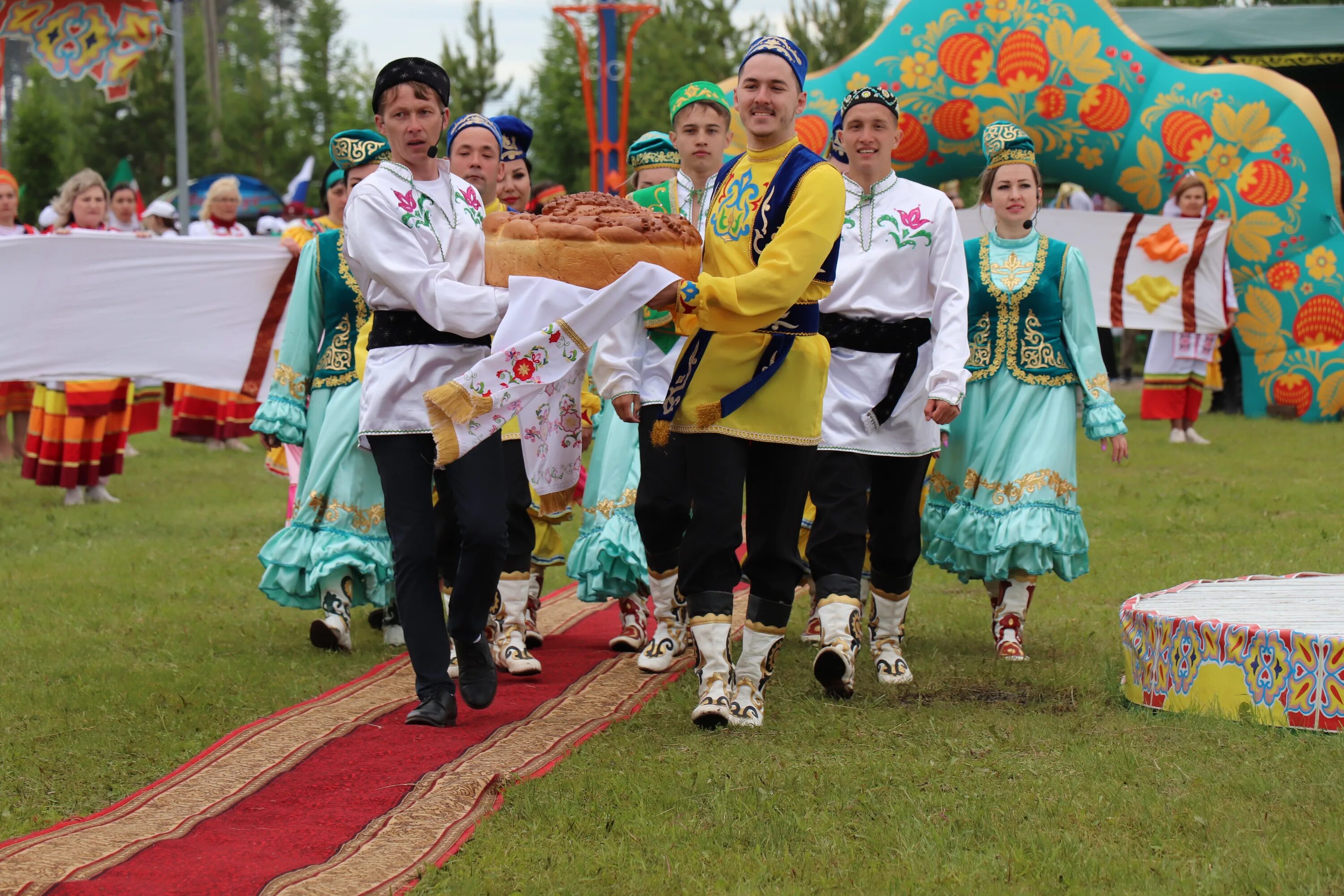 Праздники челны. Сабантуй 2015 набережные челны. татарстана национальные сабантуй. летний татарский праздник. казань национальные праздники.
