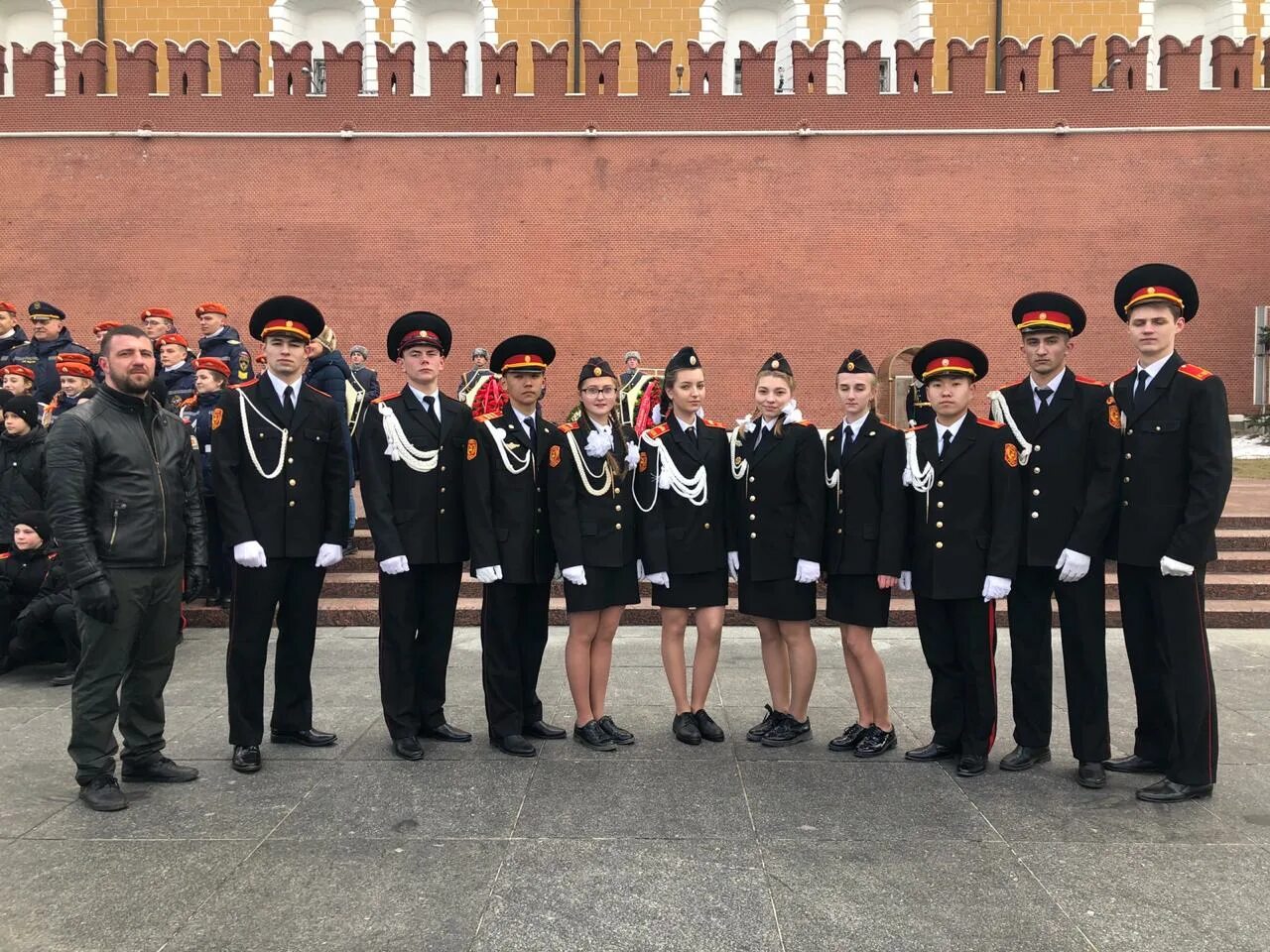 Южно сахалинск кадетская школа мчс. Вечерняя школа южно-сахалинск. Кадетская около в южной сахалинске. Мбоу кадетская школа г. Кадетская школа южно сахалинск.