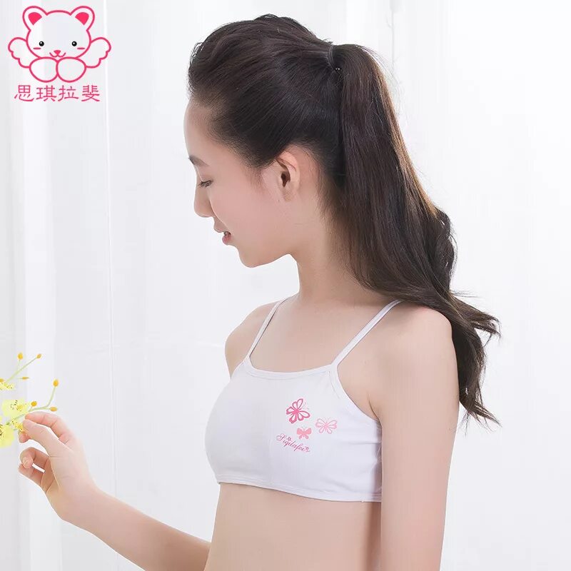 у девочки растет молочная железа. у девочки растет молочная железа. формирование молочных желез у девочек. упругая грудь. у девочки растет молочная железа.