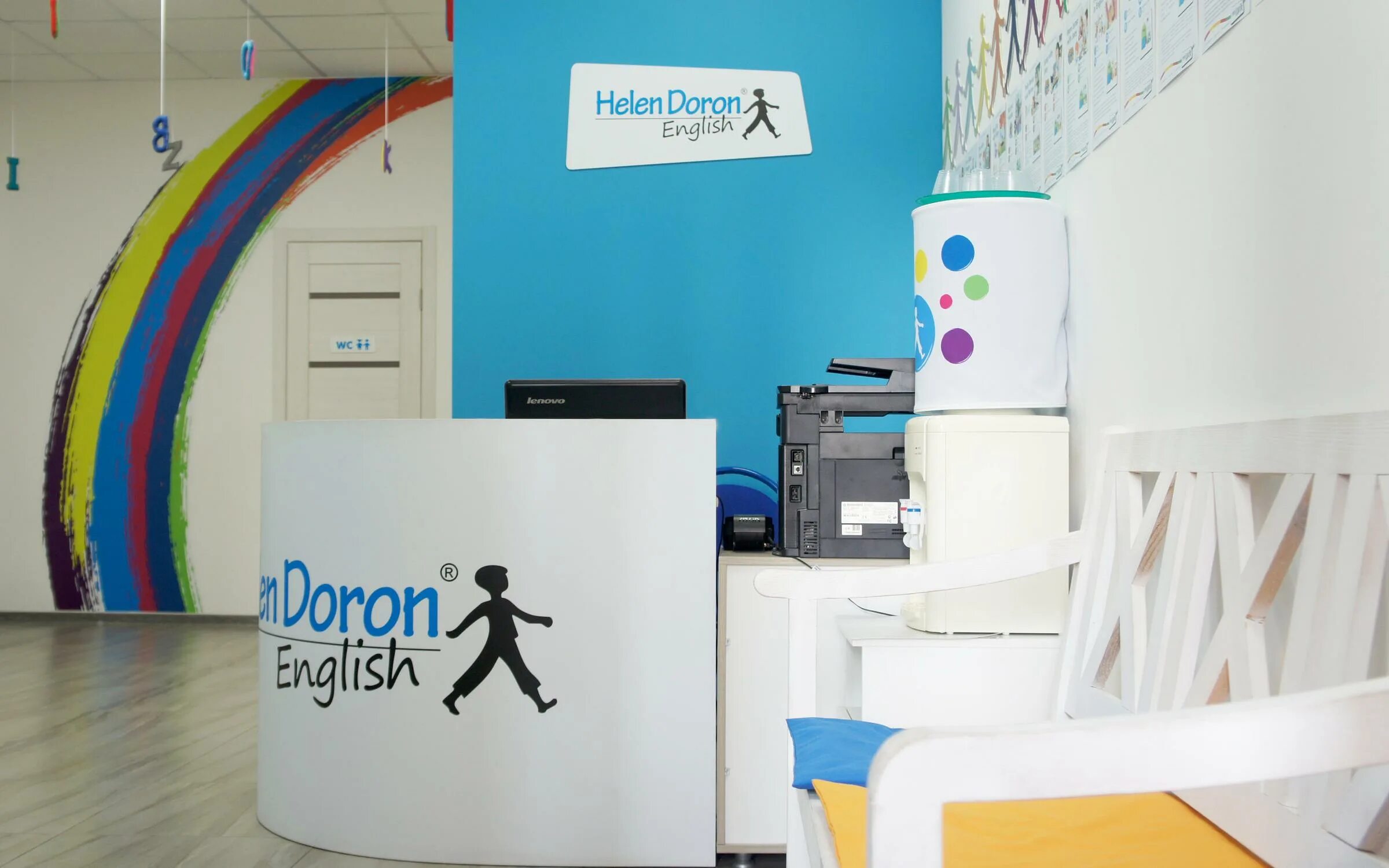 Helen doron cat sunny baby. Helen doron english. Хелен дорон курсы. Интерьер языковой школы. Helen doron english.