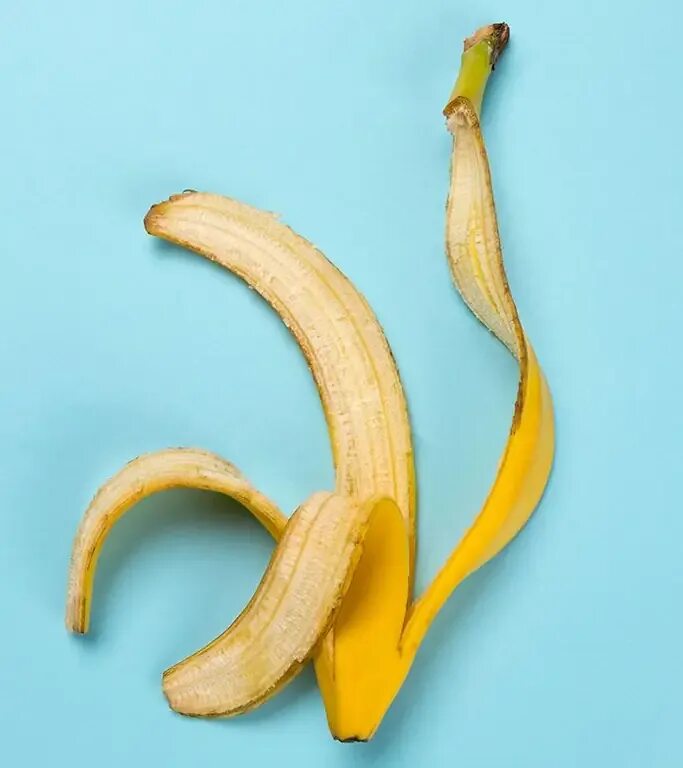 Как называется кожура. Банан. Банановая кожура. Шкурка от банана. Банан без кожуры.