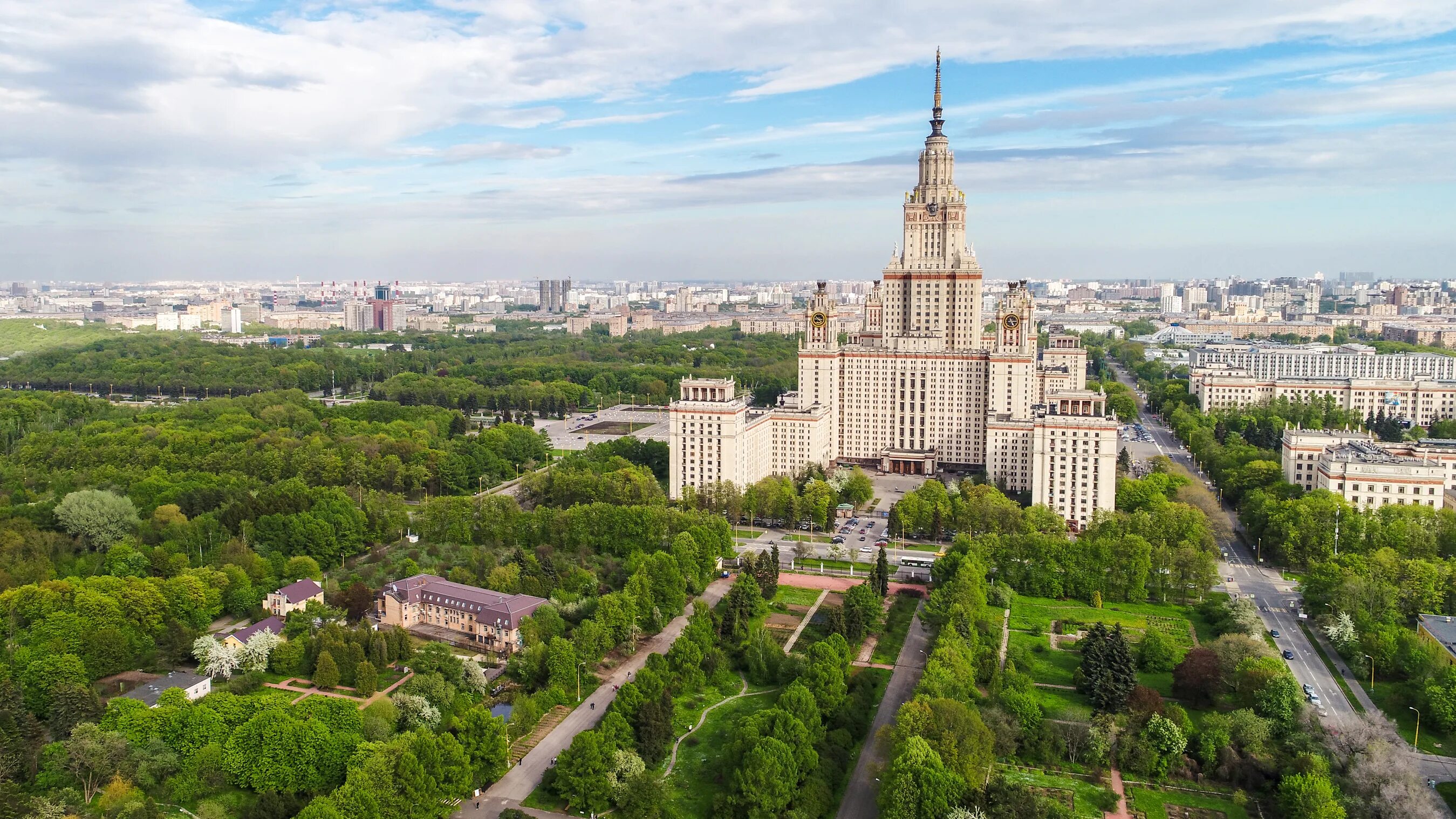 Рп5 мгу. Сталинские высотки в Москве МГУ. Москва МГУ Воробьевы горы. Парк Воробьевы горы Москва. Смотровая площадка МГУ.