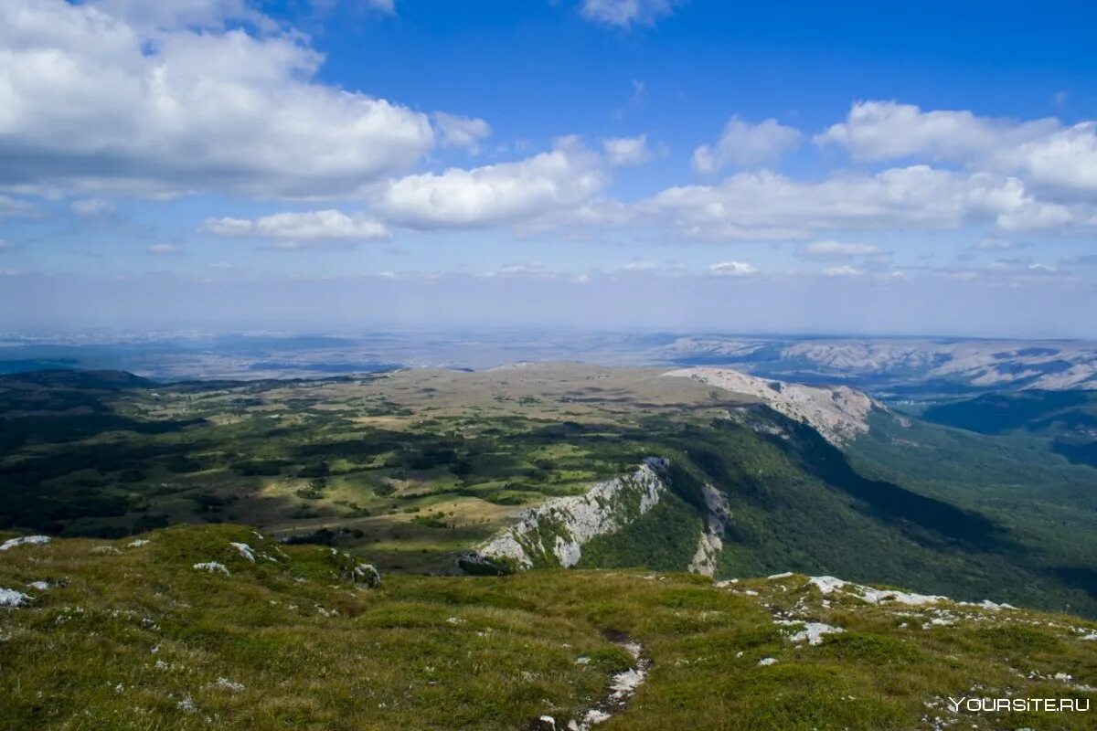 Чатыр даг. Четырдак гора крым. Чатыр даг вершина. Алушта гора чатыр даг. Горный массив чатыр-даг.