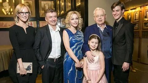 Жена сына табакова