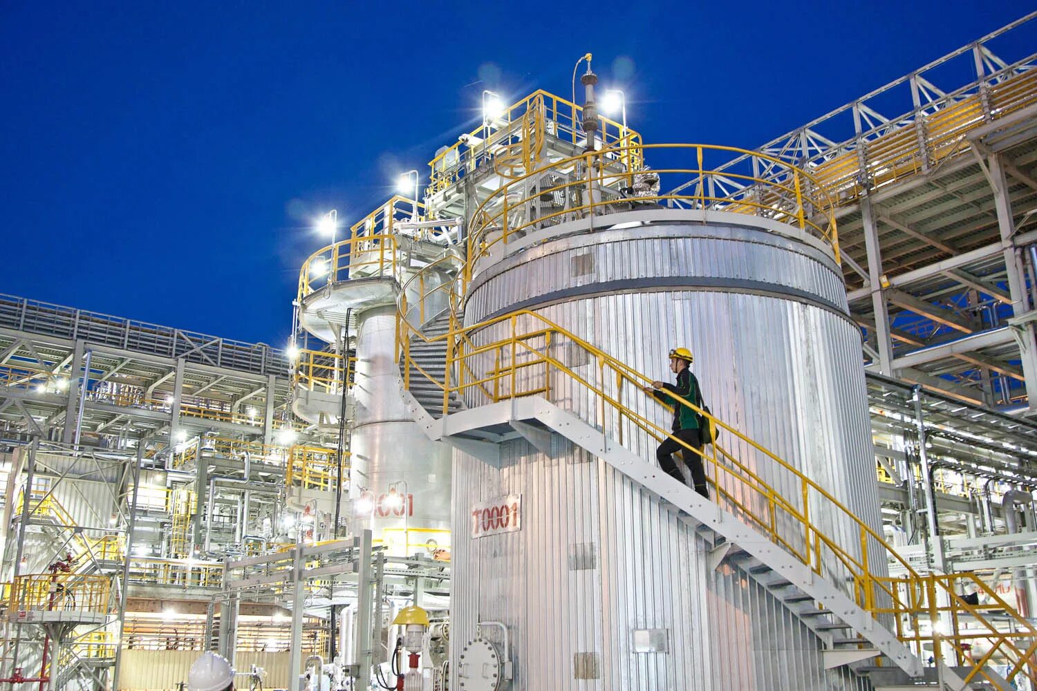 Завод в саудовской аравии арамко. Купн мнпз. Омск завод нпз. Нефтепереработка онпз. Мнпз капотня.