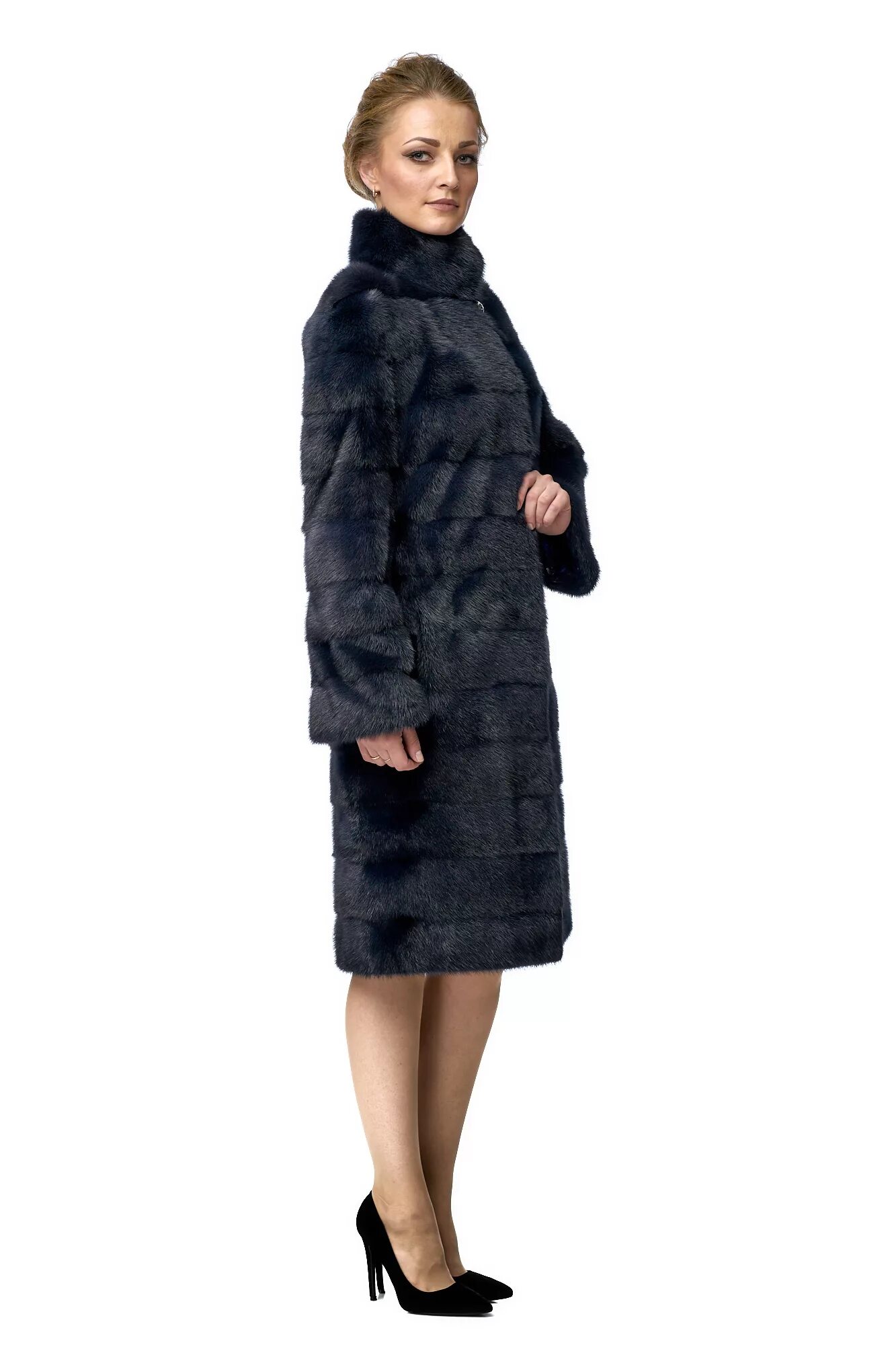 Нелепая шуба. Смешная женщина в шубе. Смешная шуба. Метро шубы. Девушка в шубе в метро.