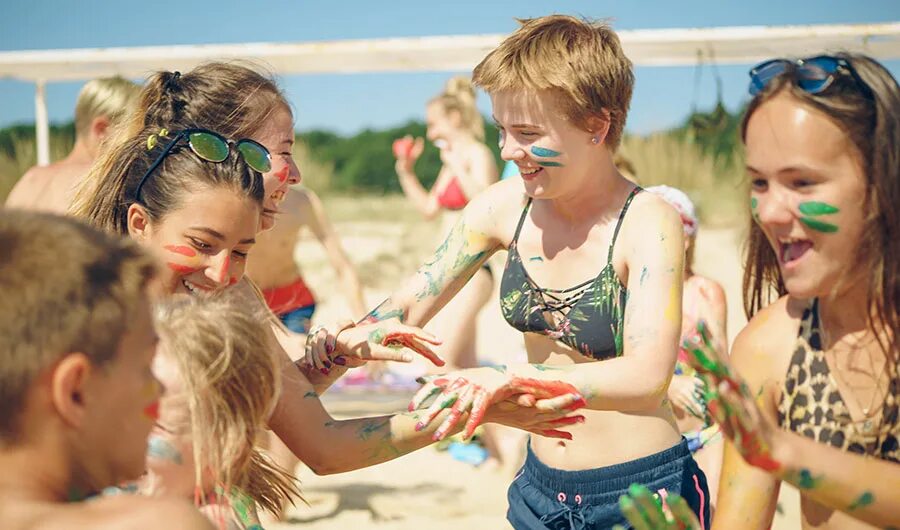 Дети на море. Лагерь для детей на море 2024. Детский лагерь на море девочки. Лагерь на черном море 2023 лето. Детский лагерь на море на черное море.