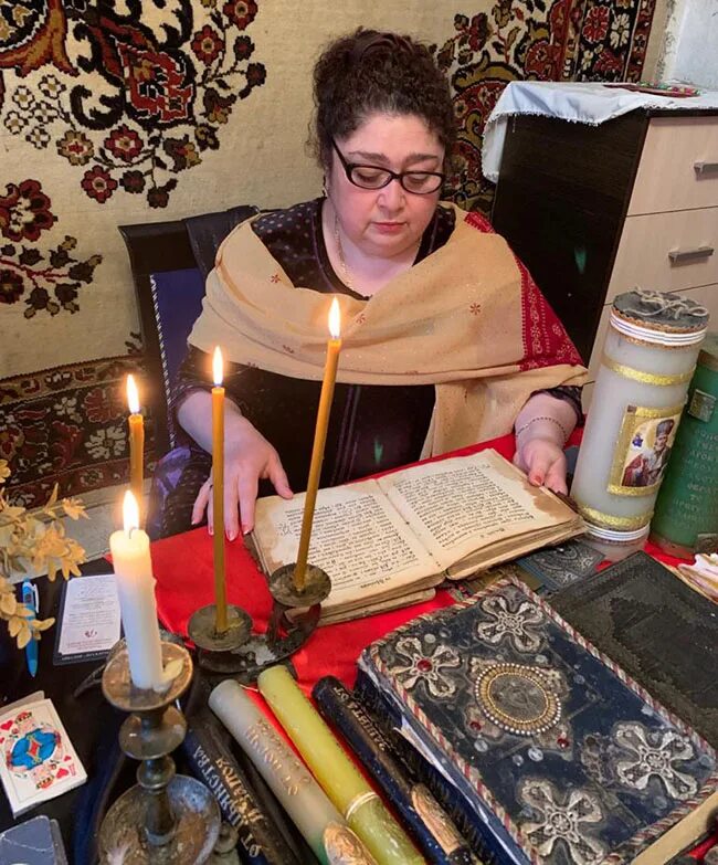 Гадалка маг. Кольцова елена александровна воронеж ворожея. Предсказательница мария. Бабушка ясновидящая. Ясновидящая прорицательница.