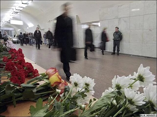 Теракт в метро парк культуры. Теракт в Московском метро 2004 Автозаводская. Взрыв в Московском метрополитене (февраль 2004). Теракт в Московском метро 2010.