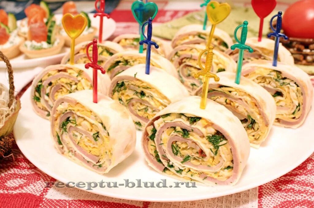 Лаваш рецепты с фото праздничный стол Рулет из лаваша. 3 вкусных начинки для праздничного стола и перекуса Кулинарка Д