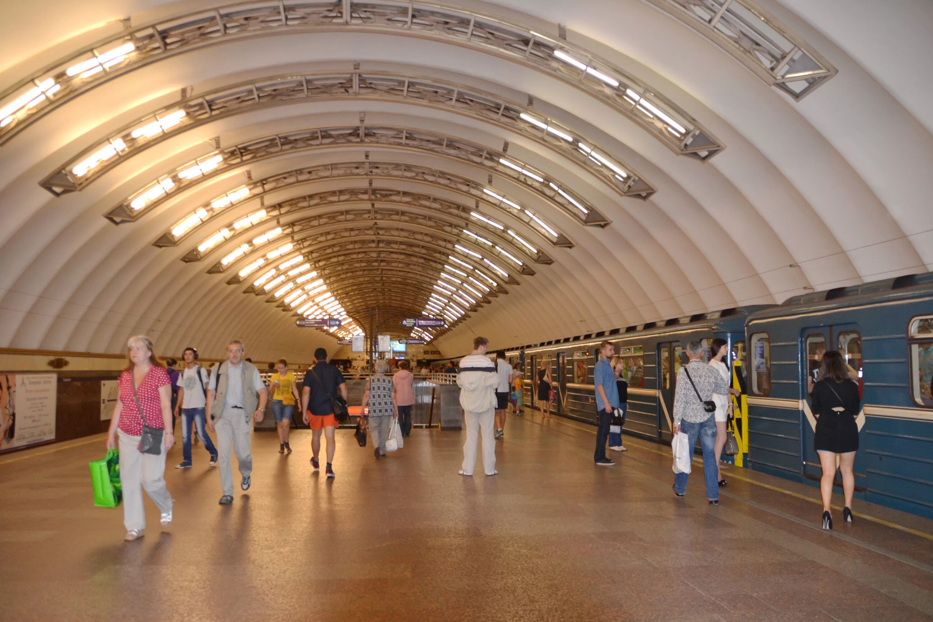станция метро садовая спб. станция метро садовая питер. метро садовая адрес. петербургский метрополитен станция садовая. садовая метро спб.