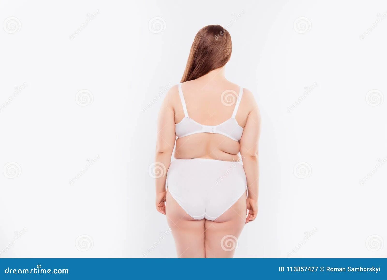 Кастинг женщин с целлюлитом. Целлюлитные женщины вид спереди. Средней полноты девушка с жировыми складками.