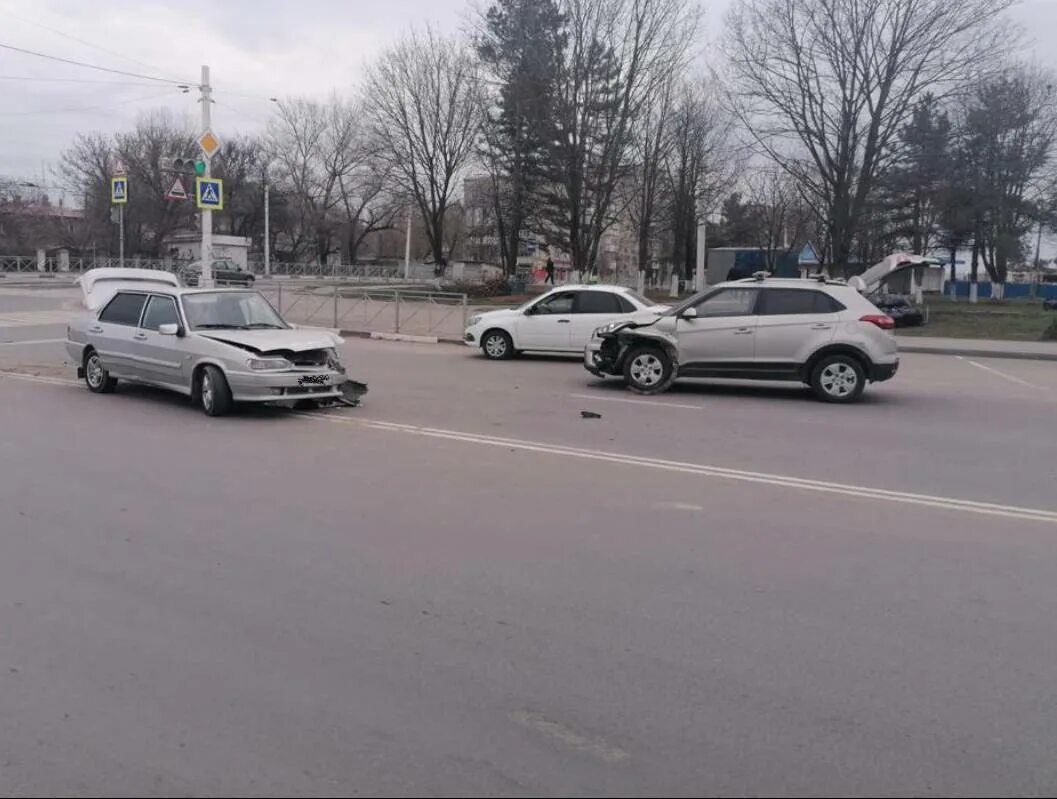 Что случилось в новочеркасске. Дтп в новочеркасске 16.03.2025. новочеркасск дтп 2025 подростки. новочеркасск дтп подростков.