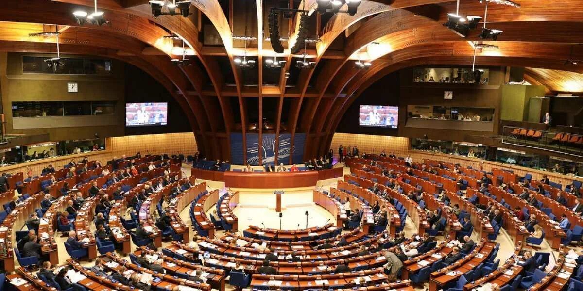 Европарламент выпустил резолюцию по россии. Зал заседаний парламентской ассамблеи совета европы в страсбурге. Резолюции совета европы. Резолюции совета европы. Резолюции совета европы.