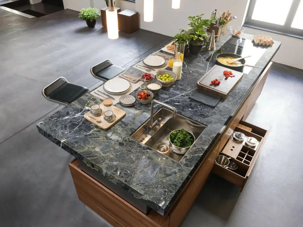 Красивая кухня с деревянной мебелью Обои для рабочего стола 640x960
